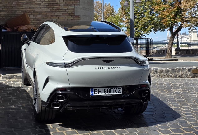 Aston Martin DBX S