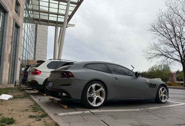 Ferrari GTC4Lusso T