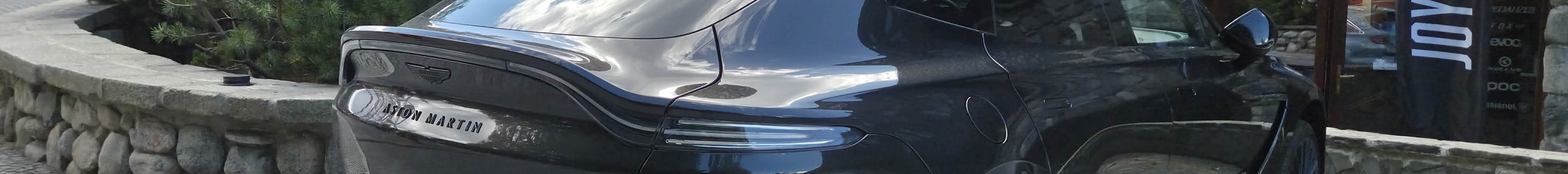 Aston Martin DBX707