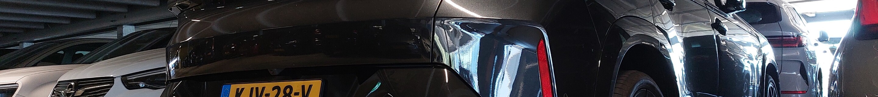 BMW XM G09 Label Red
