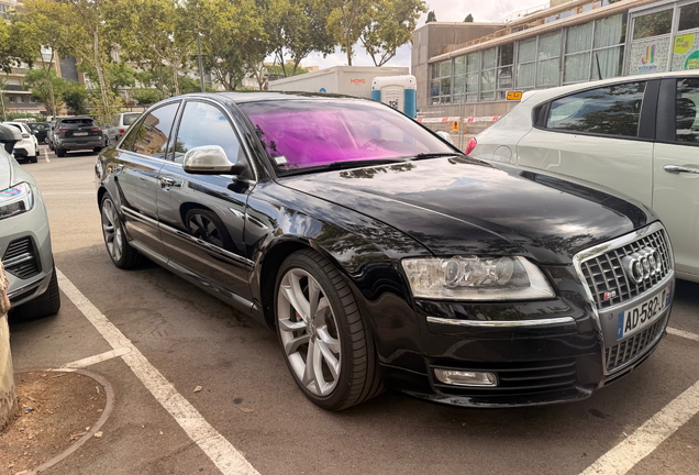 Audi S8 D3