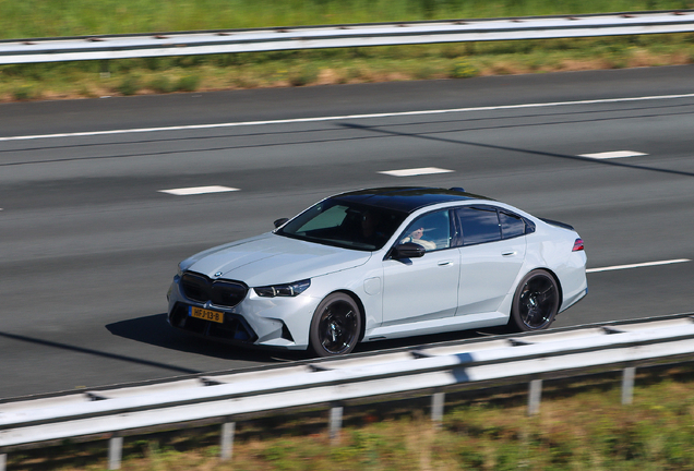 BMW M5 G90