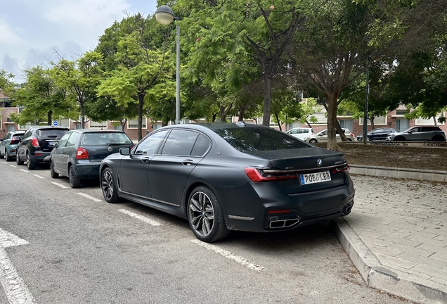 BMW M760i xDrive 2019