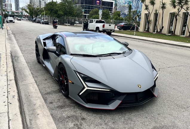 Lamborghini Revuelto