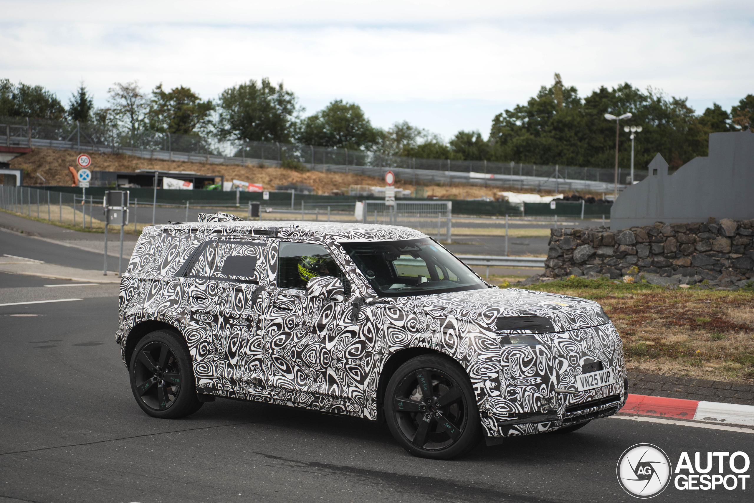Land rover defender sport