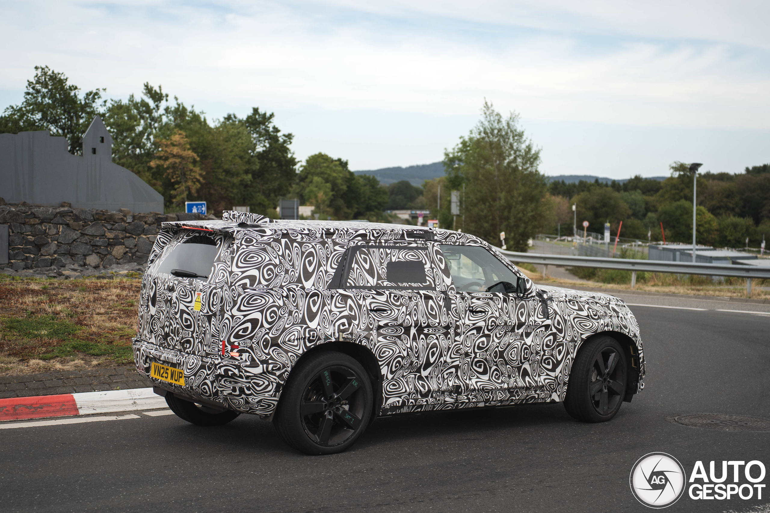 Land rover defender sport