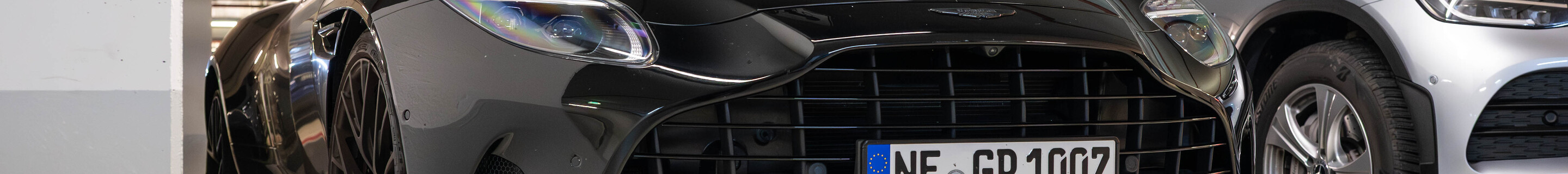 Aston Martin DB12