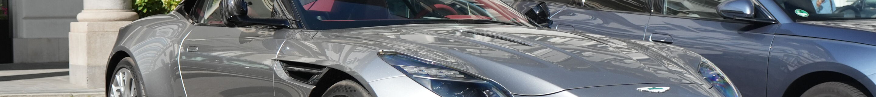 Aston Martin DB12 S