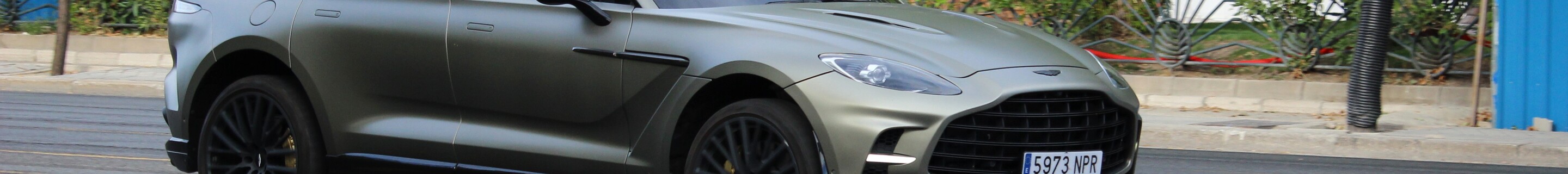 Aston Martin DBX707