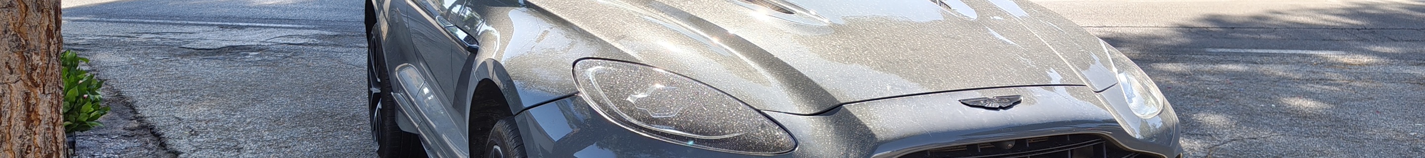 Aston Martin DBX707