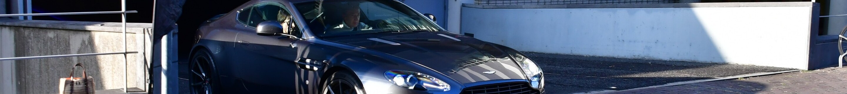 Aston Martin V8 Vantage S