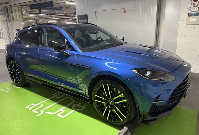 Aston Martin DBX707