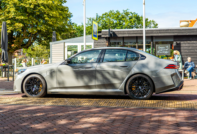 BMW M5 G90