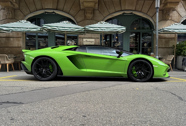 Lamborghini Aventador S LP740-4 Roadster