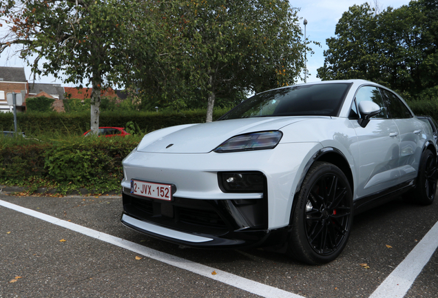 Porsche Macan EV Turbo