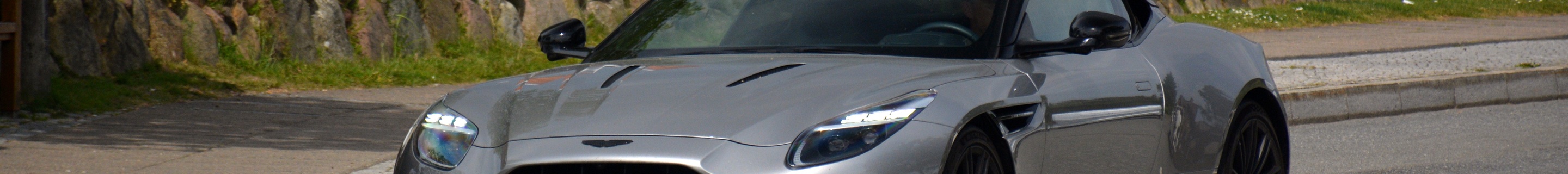 Aston Martin DB12