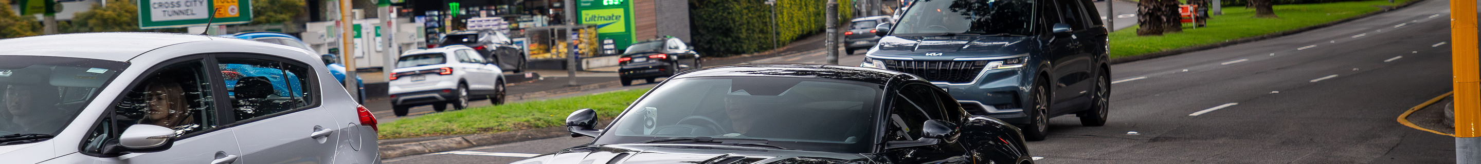 Aston Martin DB12
