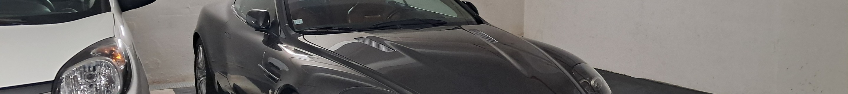 Aston Martin DB9