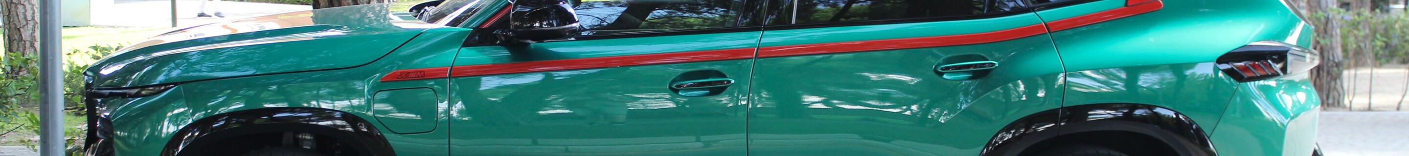 BMW XM G09 Label Red