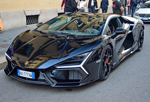 Lamborghini Revuelto