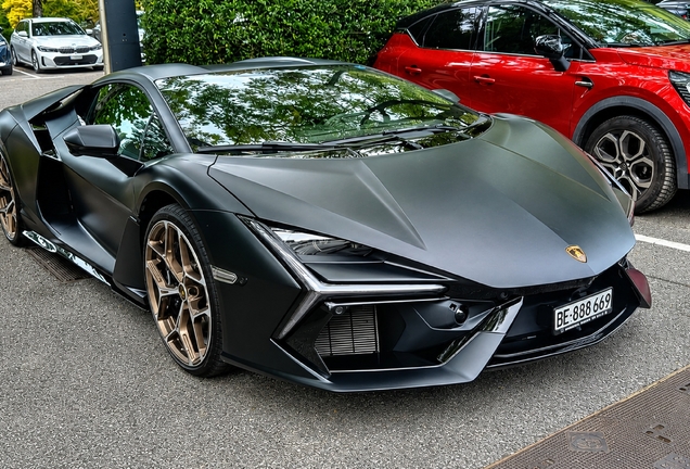 Lamborghini Revuelto