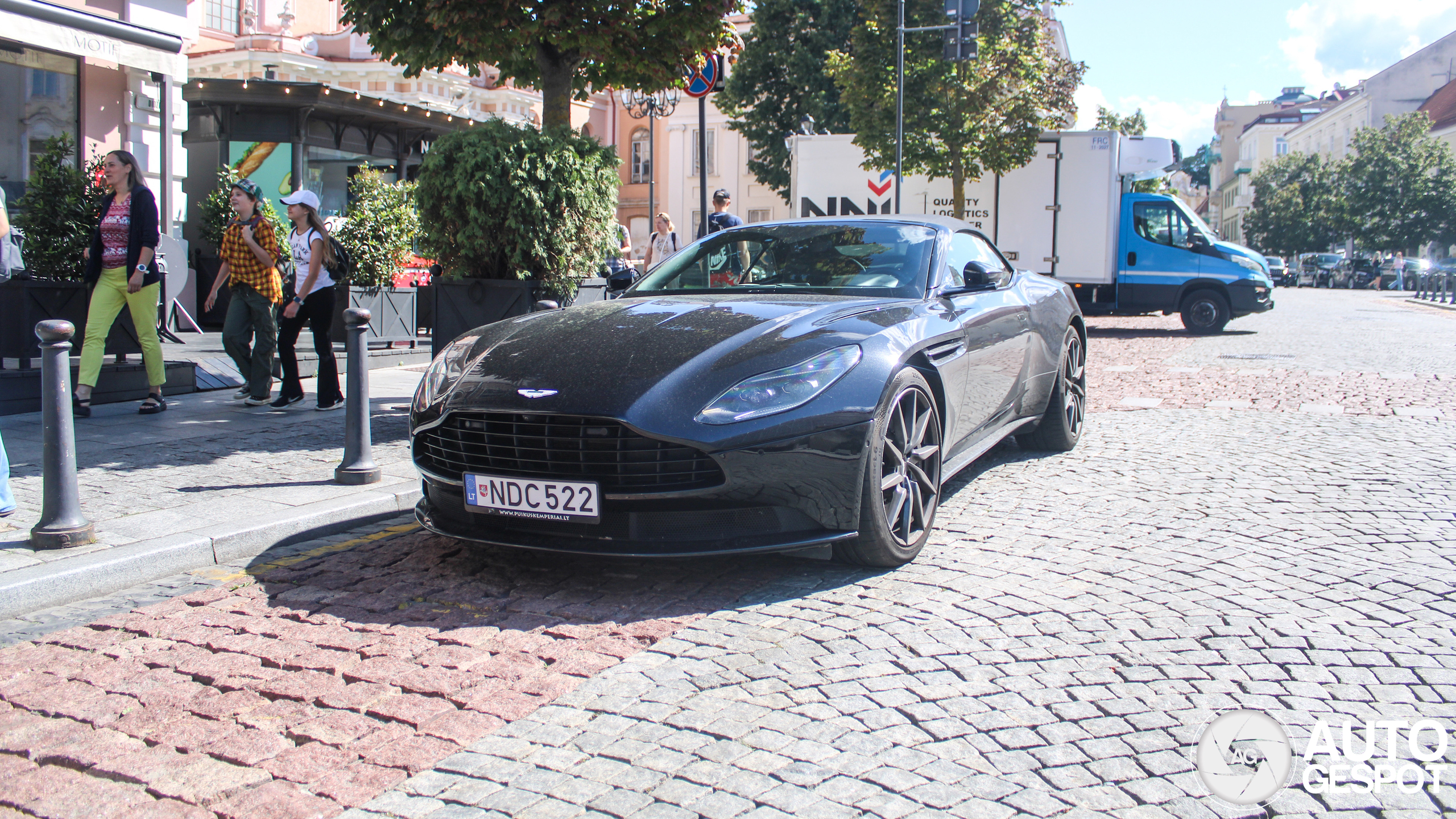 Aston Martin DB11 V8 Volante