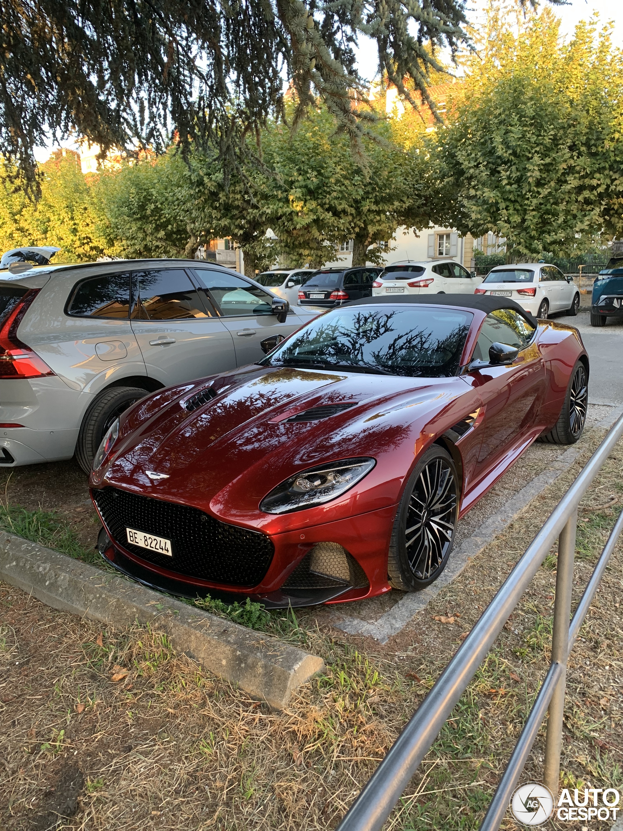 Aston Martin DBS Superleggera Volante