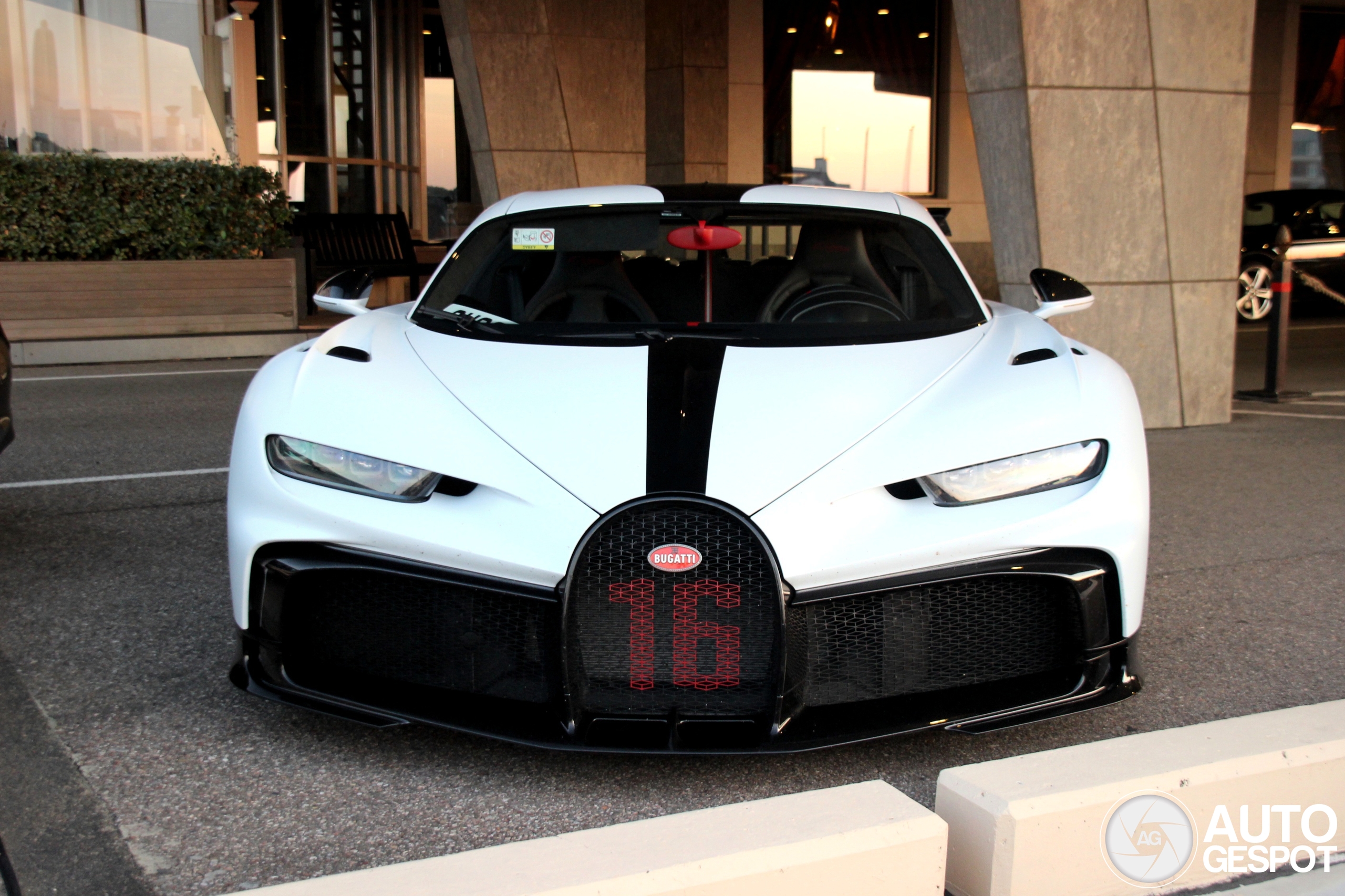 Bugatti Chiron Pur Sport steelt de show in Noordwijk