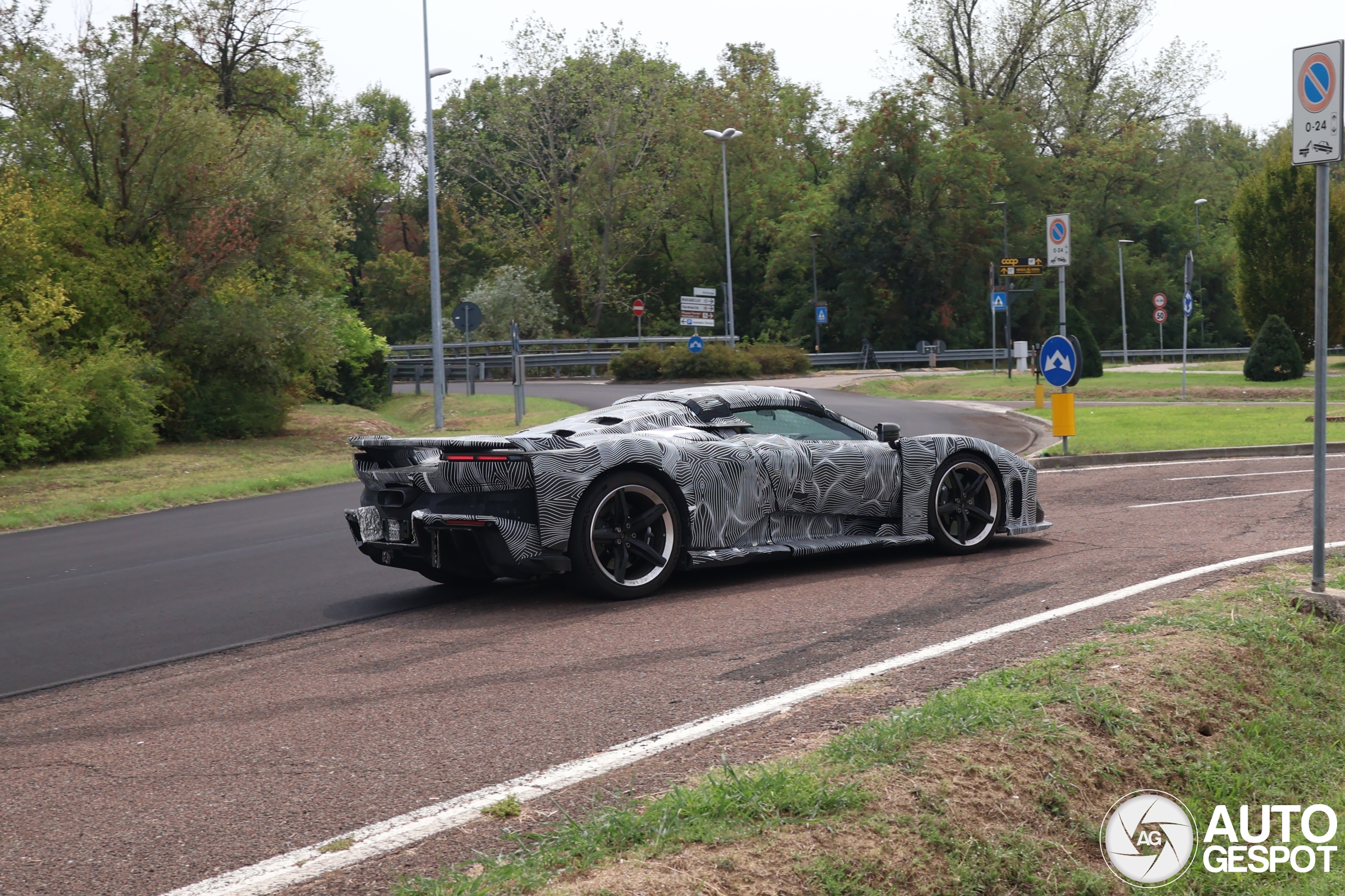Ferrari f80 aperta