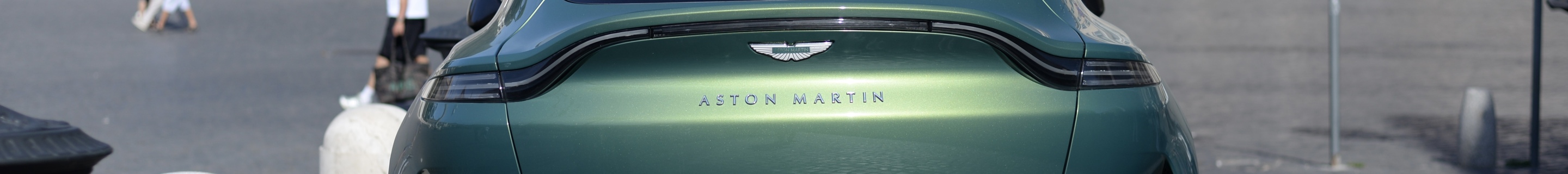 Aston Martin DBX707