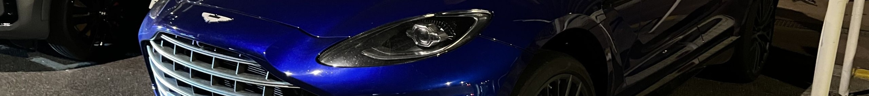 Aston Martin DBX707