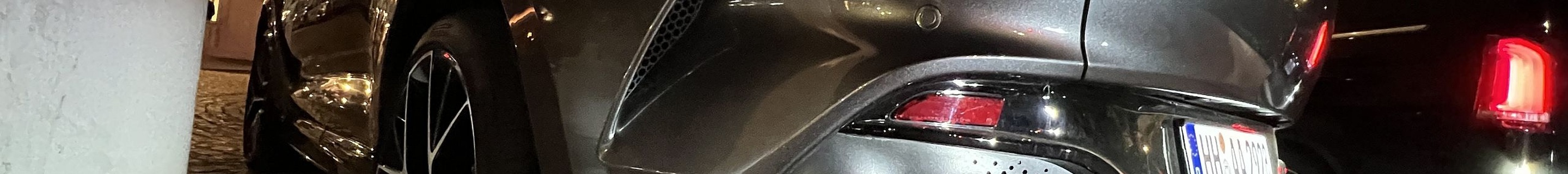 Aston Martin DBX707