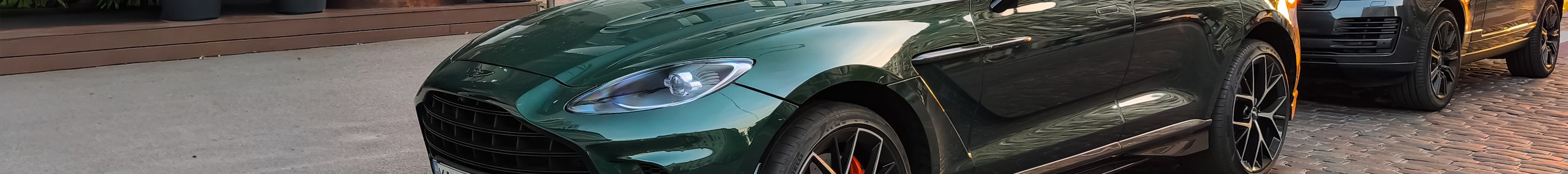 Aston Martin DBX707