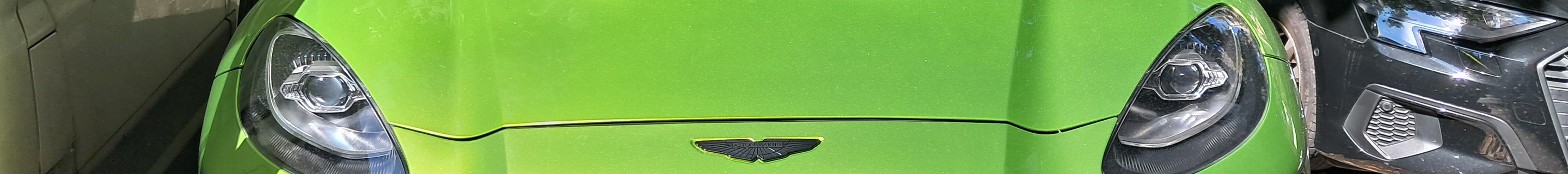 Aston Martin DBX707
