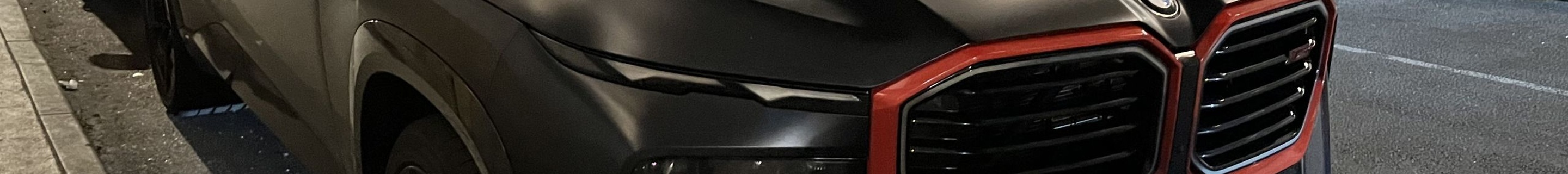 BMW XM G09 Label Red