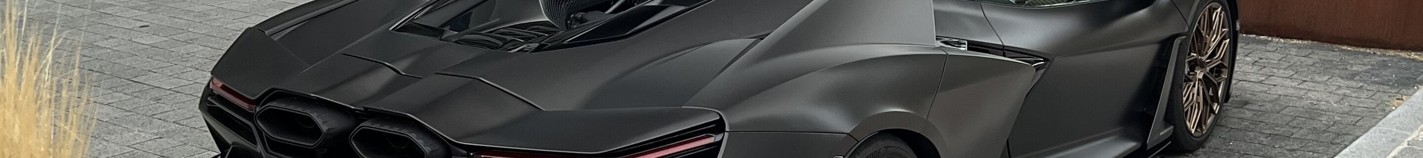 Lamborghini Revuelto