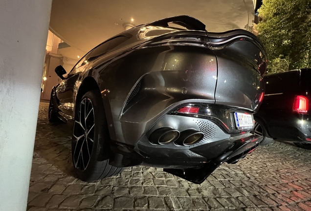 Aston Martin DBX707