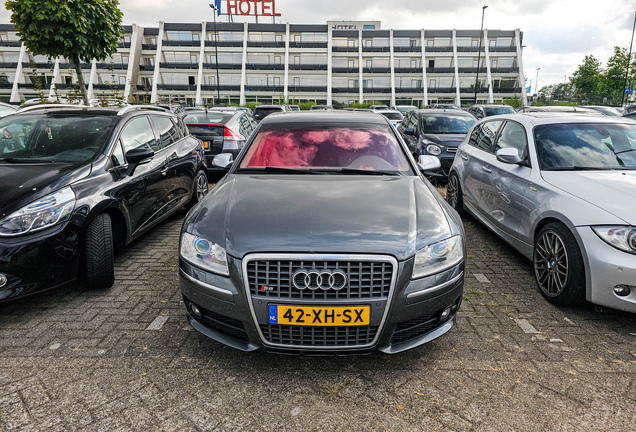 Audi S8 D3
