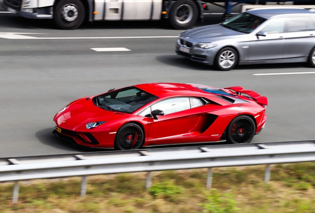 Lamborghini Aventador S LP740-4