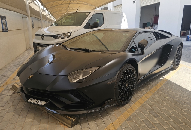 Lamborghini Aventador S LP740-4 Roadster