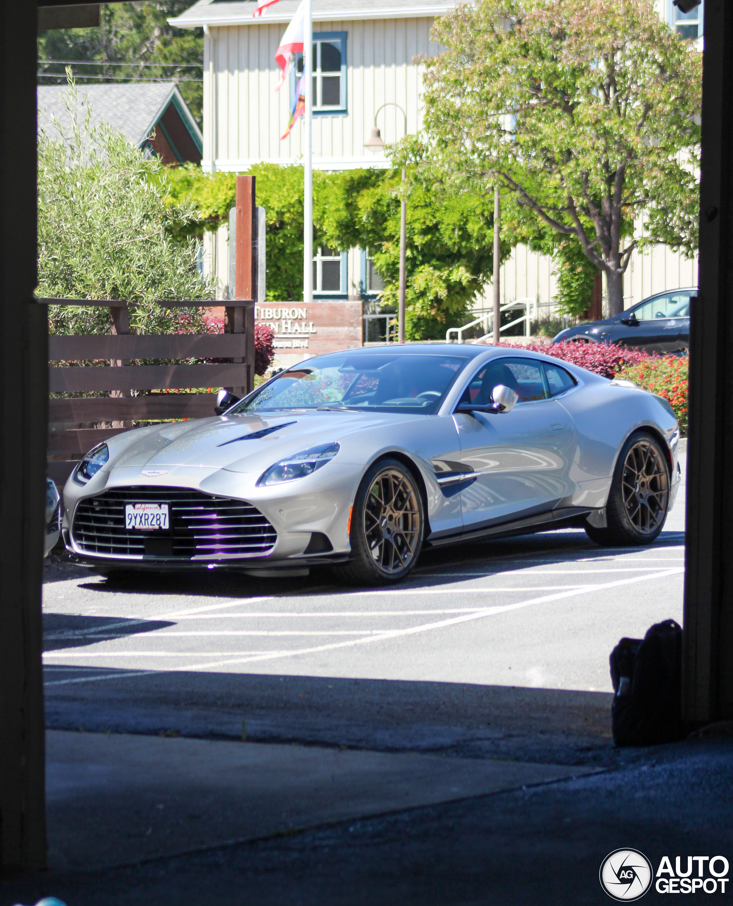 Aston Martin Vanquish 2025