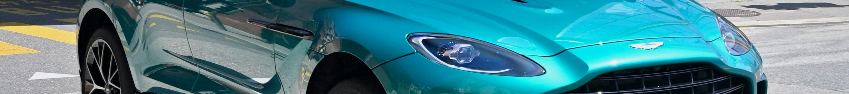 Aston Martin DBX707