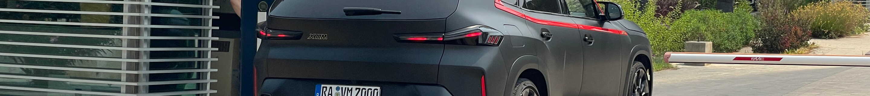 BMW XM G09 Label Red