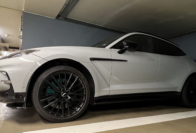 Aston Martin DBX707