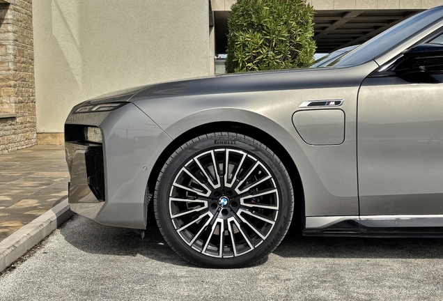 BMW M760e xDrive