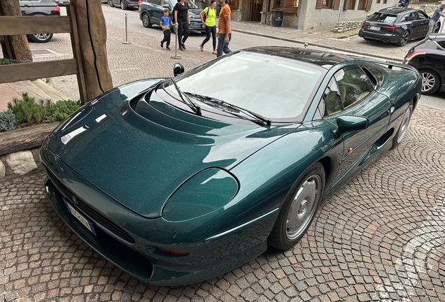 Jaguar XJ220