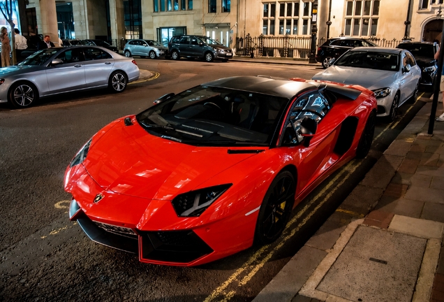 Lamborghini Aventador LP700-4 Roadster Pirelli Edition