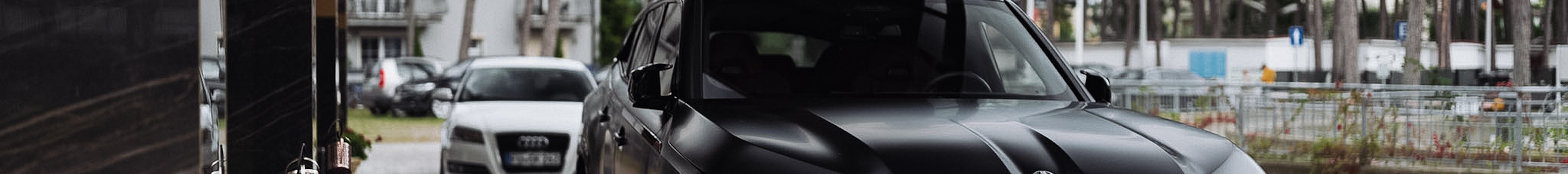 BMW XM G09 Label Red