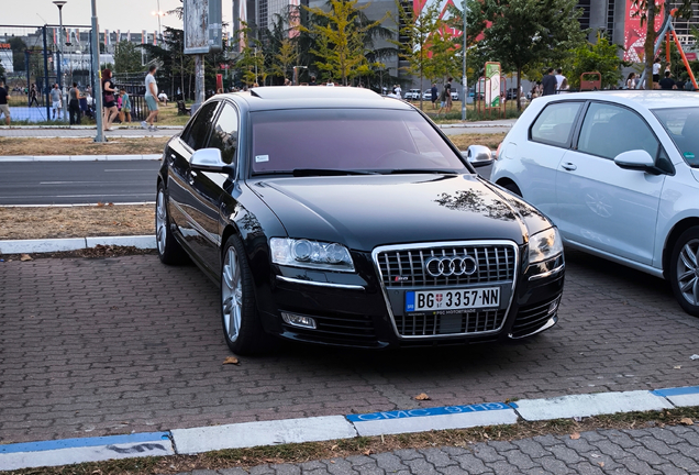 Audi S8 D3