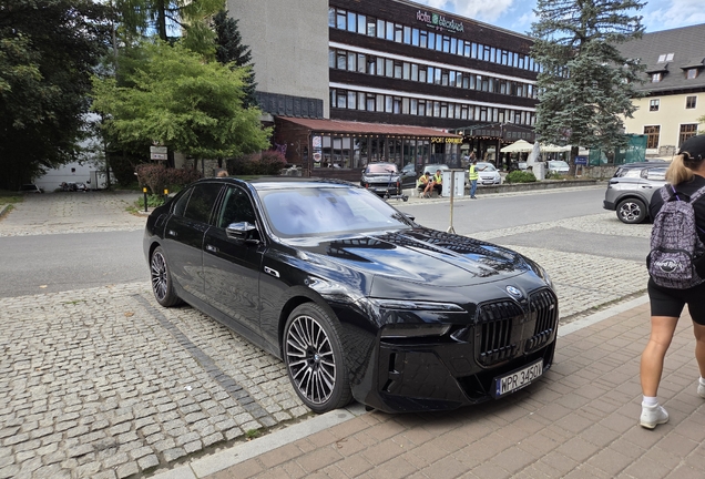 BMW M760e xDrive